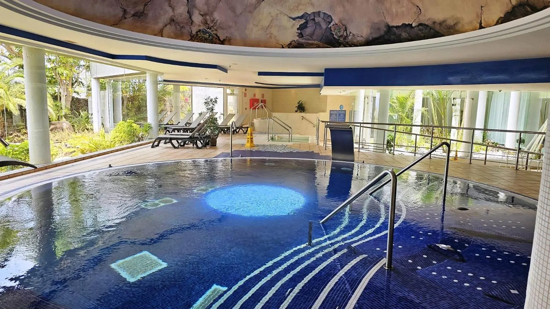 Blue Bay Paradise - Beach Front Apartment With Sea View Playa Paraiso  0*, Playa Paraiso (Tenerife)